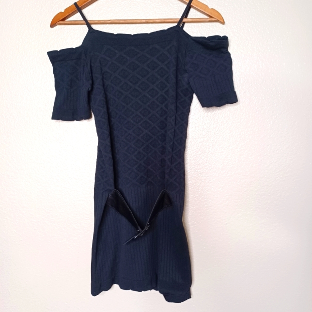 M USA Wonens Small Medium Black Cold Shoulder Short Sleeve Tunic Top With Belt